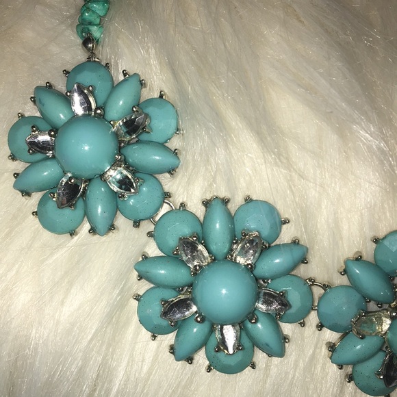 Teal statement necklace - Picture 2 of 3